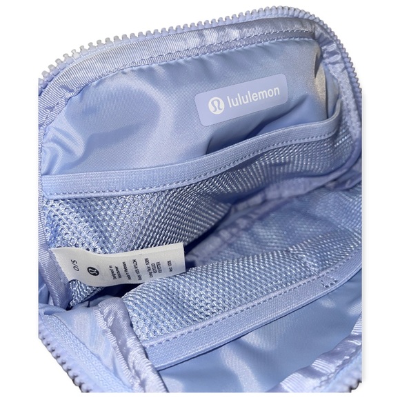 NWT Lululemon Everywhere Belt Bag in Light Blue - Picture 4 of 4